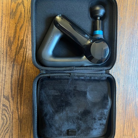 Theragun Elite with attachments, charger and case - Picture 3 of 6